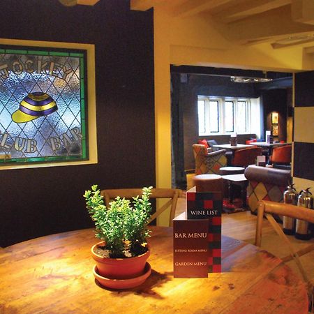 The Broadway Hotel Екстер'єр фото