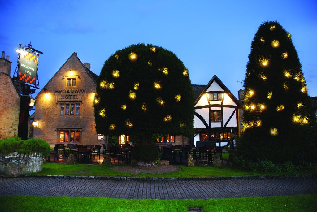 The Broadway Hotel Екстер'єр фото