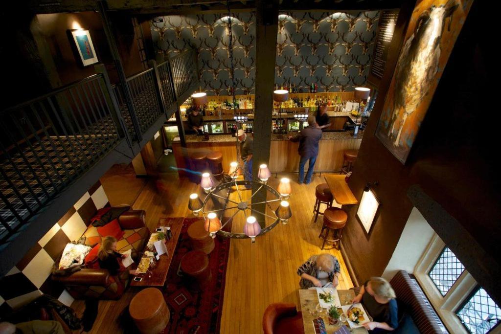 The Broadway Hotel Екстер'єр фото