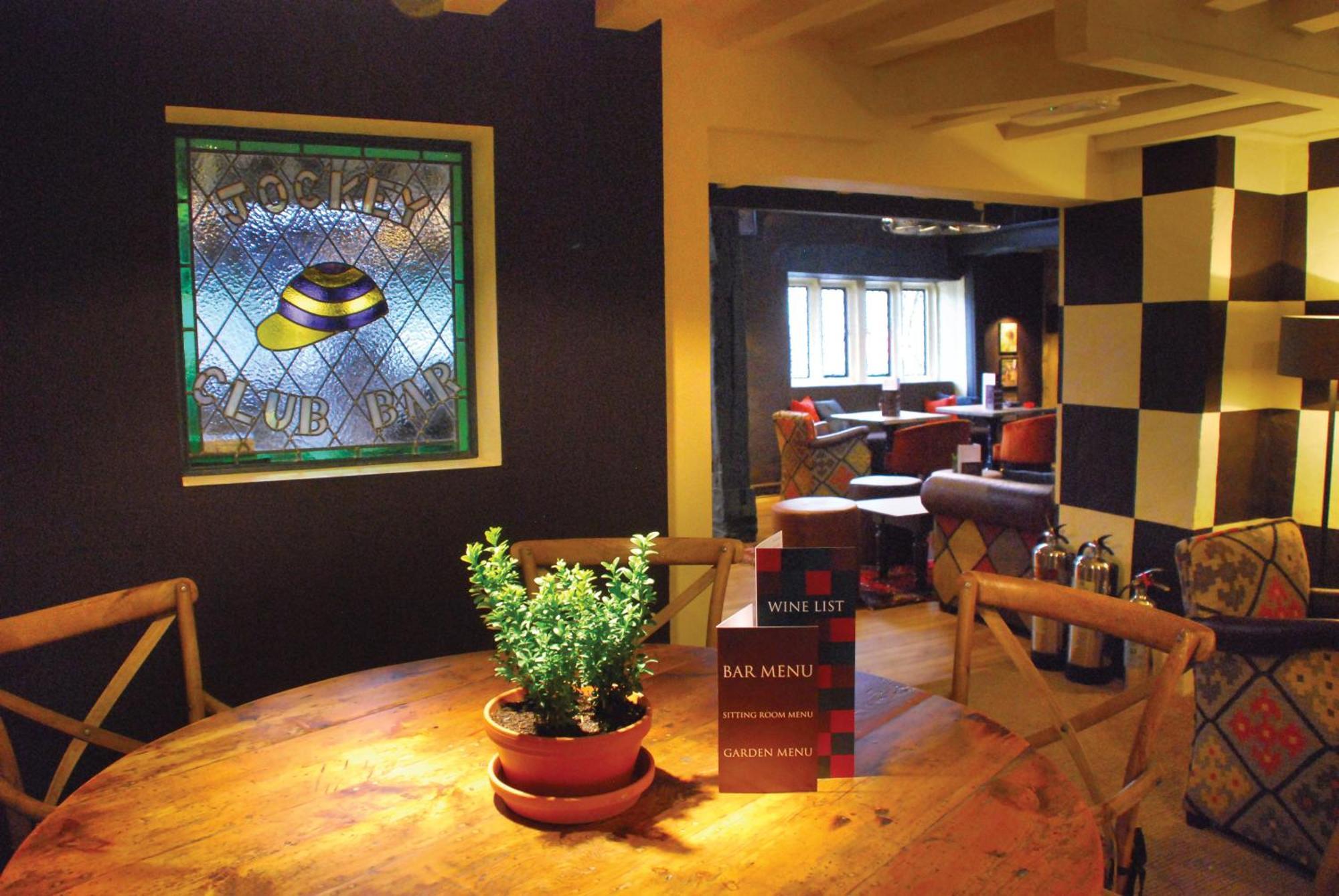 The Broadway Hotel Екстер'єр фото